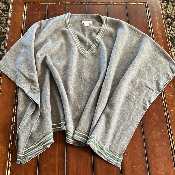 House of Harlow 1960 Gray V-Neck Poncho Sweater - Picture 4 of 7